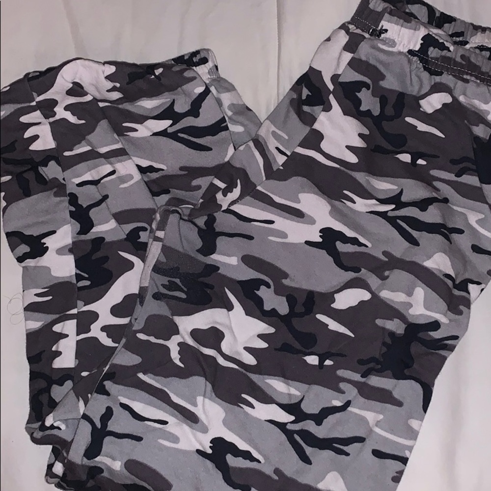 Pretty little thing camo joggers